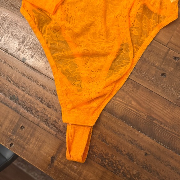ANTHRO Harlowe‎ Lace Bodysuit - Picture 3 of 6